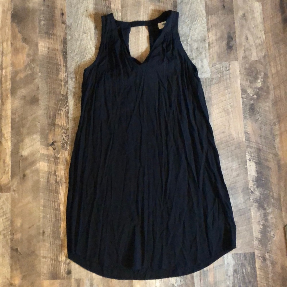 Black sleeveless dress
